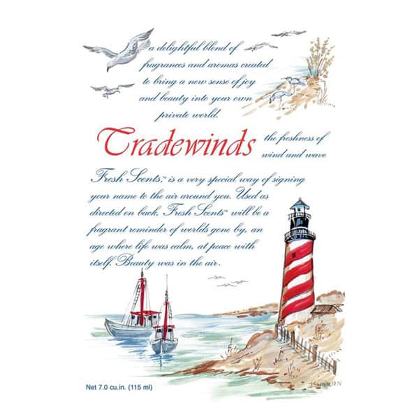 Un'etichetta illustrata raffigurante gabbiani che volano, un faro a strisce rosse e bianche e una scena costiera con acqua e rocce, mette in mostra la fragranza "Tradewinds - Sacchetto Grande". Questo design enfatizza i temi della freschezza, del vento e della bellezza dell'oceano.