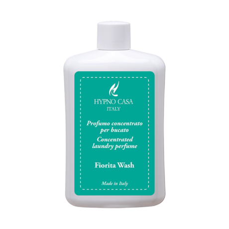 Profuma Bucato Hypno Fiorita 400 ml Bucato 400 ml Su una bottiglia di plastica bianca con un'etichetta color verde acqua è riportata la scritta "Profuma Bucato Hypno Fiorita 400 ml". Caratterizzato da un tappo bianco e da un design essenziale, questo profumo concentrato per il bucato è prodotto in Italia.