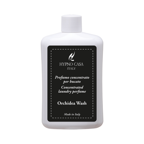 Orchidea Wash Profuma Bucato – Hypno Casa 400 ml Bucato 400 ml Su una bottiglia bianca con un'etichetta nera si legge: "Orchidea Wash Profuma Bucato - Hypno Casa 400 ml, profumo concentrato per il bucato, Made in Italy".