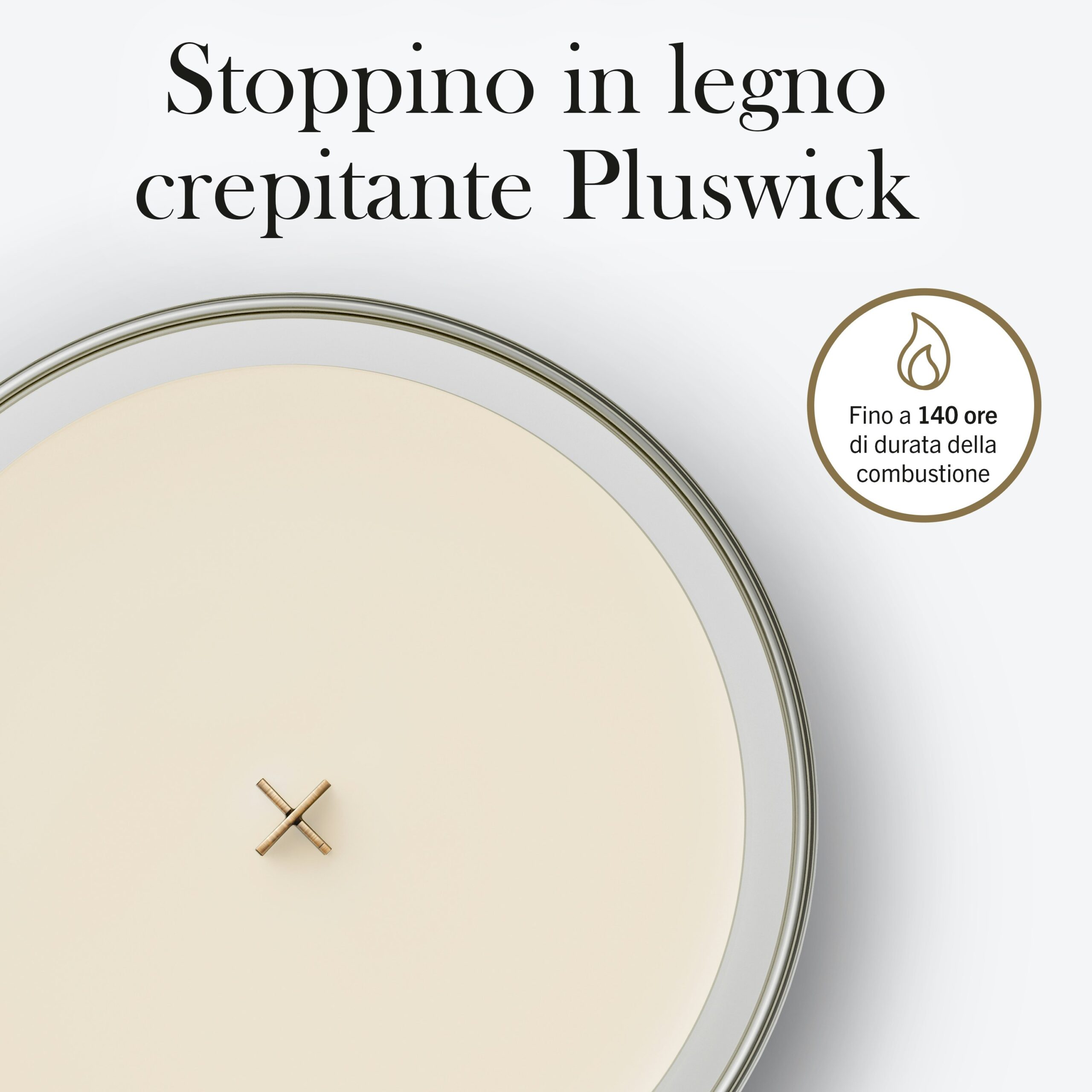 White Honey Woodwick – Candela Grande Giara Grande 5 Una candela White Honey Woodwick - Candela Grande, vista dall’alto, presenta uno stoppino in legno a forma di X. La scritta in italiano recita: “Stoppino in legno crepitante Pluswick” e “Fino a 140 ore di durata della combustione”. L’invitante fragranza White Honey riempie l’ambiente di calore.