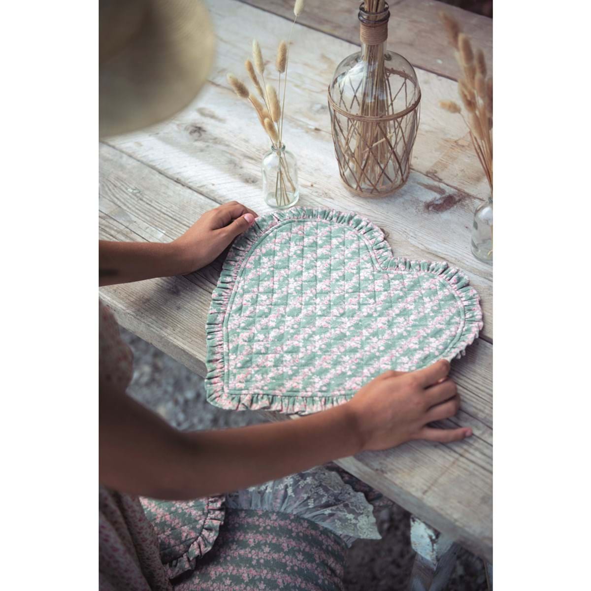 Blanc Mariclo’ tovaglietta cuore serie Amicizia Fiorita Colore Verde F Cucina Tessile Saldi 2 Blanc Mariclo' tovaglietta cuore serie Amicizia Fiorita Colore Verde F - immagine 2