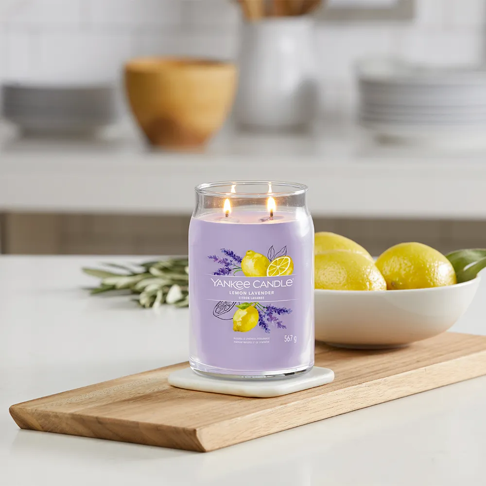 Lemon Lavender – Giara grande – Yankee Candle Candele Yankee Candle 2 Lemon Lavender - Giara grande - Yankee Candle - immagine 2