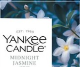 Midnight Jasmine – Giara Grande – Yankee Candle 350 Punti 3 Midnight Jasmine - Giara Grande - Etichetta Yankee Candle con fiori di gelsomino bianco e foglie verdi sullo sfondo, con la scritta “Yankee Candle Midnight Jasmine”.