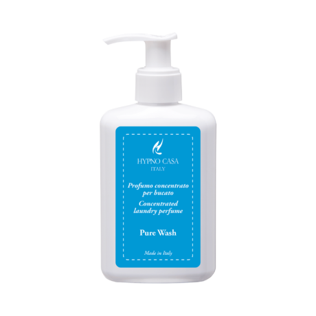 Profuma Bucato Hypno – Pure Wash – 200 ml Bucato 200 ml Su uno sfondo chiaro è raffigurato un flacone bianco con dosatore su cui è riportata la scritta "Profuma Bucato Hypno - Pure Wash - 200 ml".