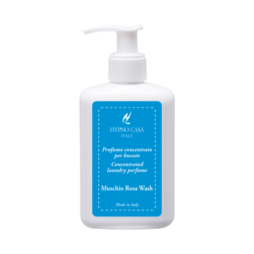 Un flacone bianco con erogatore a pompa e un'etichetta blu con la scritta "Profuma Bucato Hypno - Muschio Rosa - 200 ml".