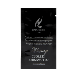 Una bustina nera etichettata "HYPNO CASA ITALY" contiene il profumo da bucato Profuma Bucato Monodose Hypno Luxury - Cuore di Bergamotto. Il testo multilingue recita "Made in Italy.