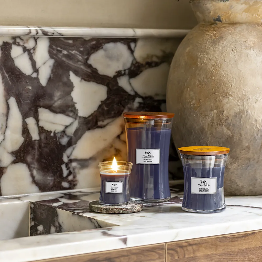 Hinoki Dahlia – Giara Media – WoodWick Giara media - WoodWick 2 Hinoki Dahlia - Giara Media - WoodWick - immagine 2