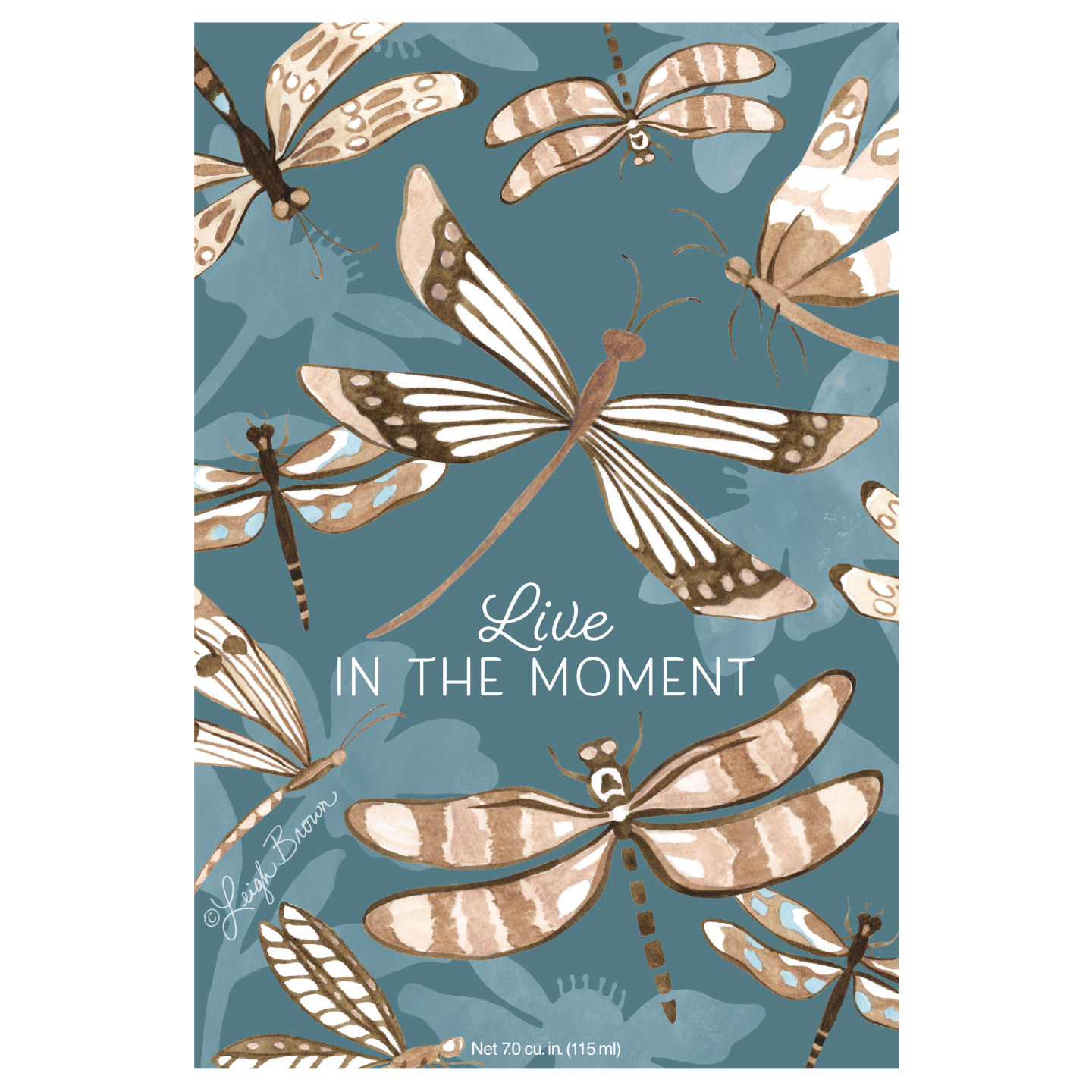 La serie "Live in the Moment - Busta Profumata Grande" presenta libellule e falene illustrate su uno sfondo blu, con calde tonalità di marrone e crema, che riecheggiano la tranquillità della natura.