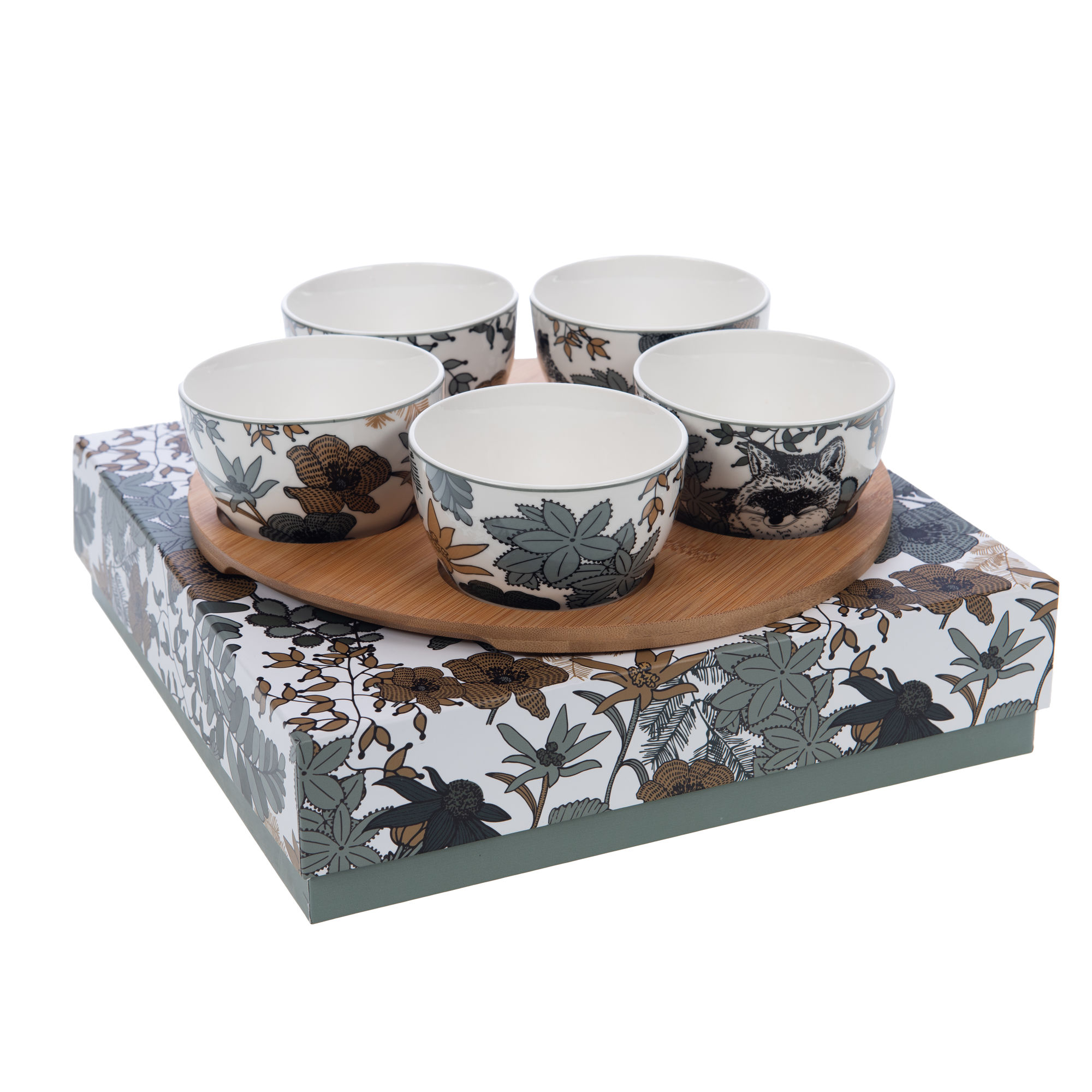 La Confezione 5 tazze della collezione Linea Neva impreziosisce un vassoio rotondo in legno, evocando l'eleganza senza tempo dell'arredo Amadeus con il suo design floreale. Questo set è splendidamente appoggiato su una scatola decorativa abbinata.