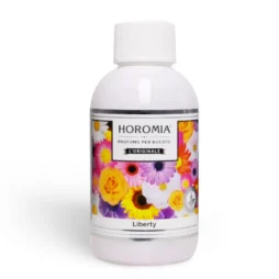 Una bottiglia bianca da 250 ml con l'etichetta "Liberty – Profuma Bucato – Horomia" presenta motivi floreali con fiori rosa, gialli, arancioni e bianchi.