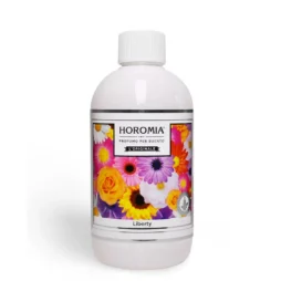 Liberty - Profuma Bucato di Horomia (500 ml) presenta un tappo bianco, un'etichetta floreale vivace con rose e margherite. Il suo profumo elegante conferisce un aroma da boutique al tuo bucato.