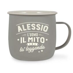 Tazza grigia con la scritta bianca in italiano "Alessio l'uomo il mito la leggenda", impreziosita da stelle e linee, che incarna perfettamente "Alessio l'uomo il mito la leggenda".