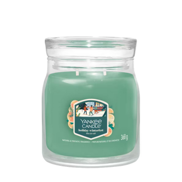 Holiday Winterfest – Giara Media – Yankee Candle 250 Punti La candela Holiday Winterfest - Giara Media Yankee Candle è caratterizzata da un vaso verde con una scena festiva e fette arancioni, ha due stoppini, 368 g di cera ed è perfetta per le celebrazioni natalizie.