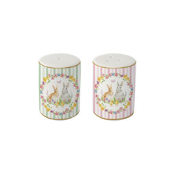 I bicchierini Sale e Pepe della collezione Linea Happy Easter di Easy Life sono caratterizzati da strisce pastello - verde su uno, rosa sull'altro - e presentano due conigli in una ghirlanda floreale, perfetti per aggiungere fascino alla tavola di Pasqua.
