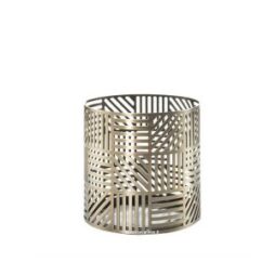 Crosshatch Brass - Porta Giara Piccola è un cestino cilindrico in metallo con un motivo geometrico di ritagli di ottone in oro metallizzato lucido, ideale come elemento d'accento chic per gli spazi moderni.