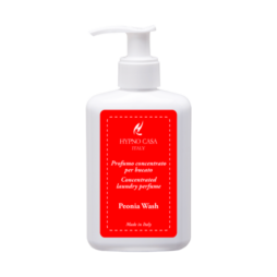 Un flacone bianco con dosatore da 200 ml recante l'etichetta "Profuma Bucato - Peonia Wash - Hypno Casa", con etichetta rossa e testo bianco, concepito come profumo concentrato per il bucato.