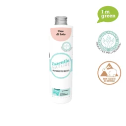 Flacone bianco da 250 ml di Essentia Fior di Loto Profumo per il Bucato, con icone che indicano: "Sono verde", "Dermatologicamente testato, ideale per pelli sensibili" e "Non testato su animali".
