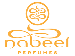 Logo Nabeel Perfumes in giallo oro, caratterizzato da linee eleganti e vorticose sopra e sotto la parola stilizzata "nabeel" e "PERFUMES" in maiuscolo sotto il disegno.