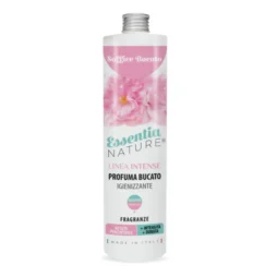 Un flacone di Soffice Bucato - Profumo per il bucato con un disegno floreale rosa, etichettato "Linea Intense" e "Made in Italy" in italiano. Lascia il bucato con un profumo di lunga durata.