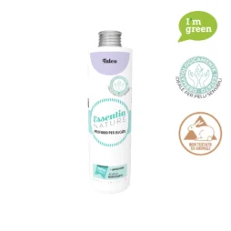 Il flacone bianco di Essentia Talco - Profumo per il bucato 250 ml presenta un tappo grigio e un'etichetta verde acqua. Il testo italiano è visibile, mentre i simboli eco-friendly, vegan e cruelty-free appaiono accanto al prodotto.