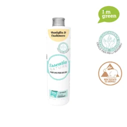 Flacone bianco da 250 ml di Essentia Vaniglia & Cashmere Profumo per il bucato con tappo argentato, etichette "I'm green" e "not tested on animals". Prodotto in Italia, adatto alle pelli sensibili.