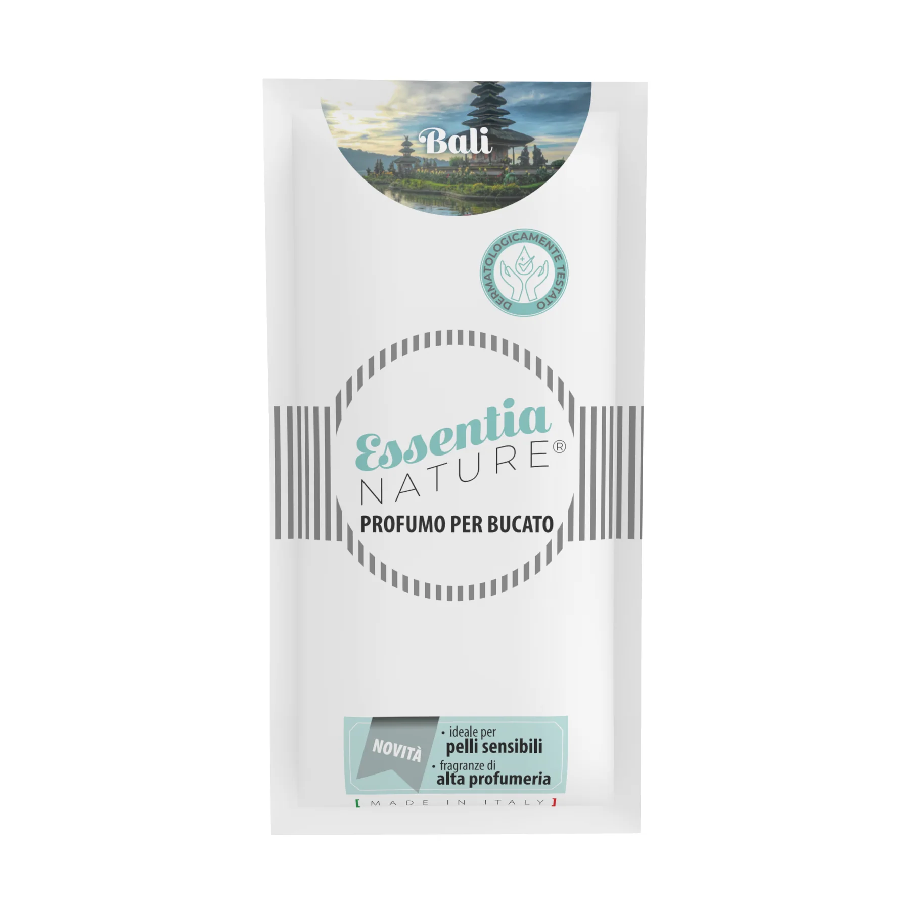 Bali – Monodose 20 ml -Essentia Nature Monodose 20 ml Bustina monodose da 20 ml di Essentia Nature Bali, in confezione bianca con testo verde e grigio, immagine del tempio ed etichette per pelli sensibili e made in Italy.