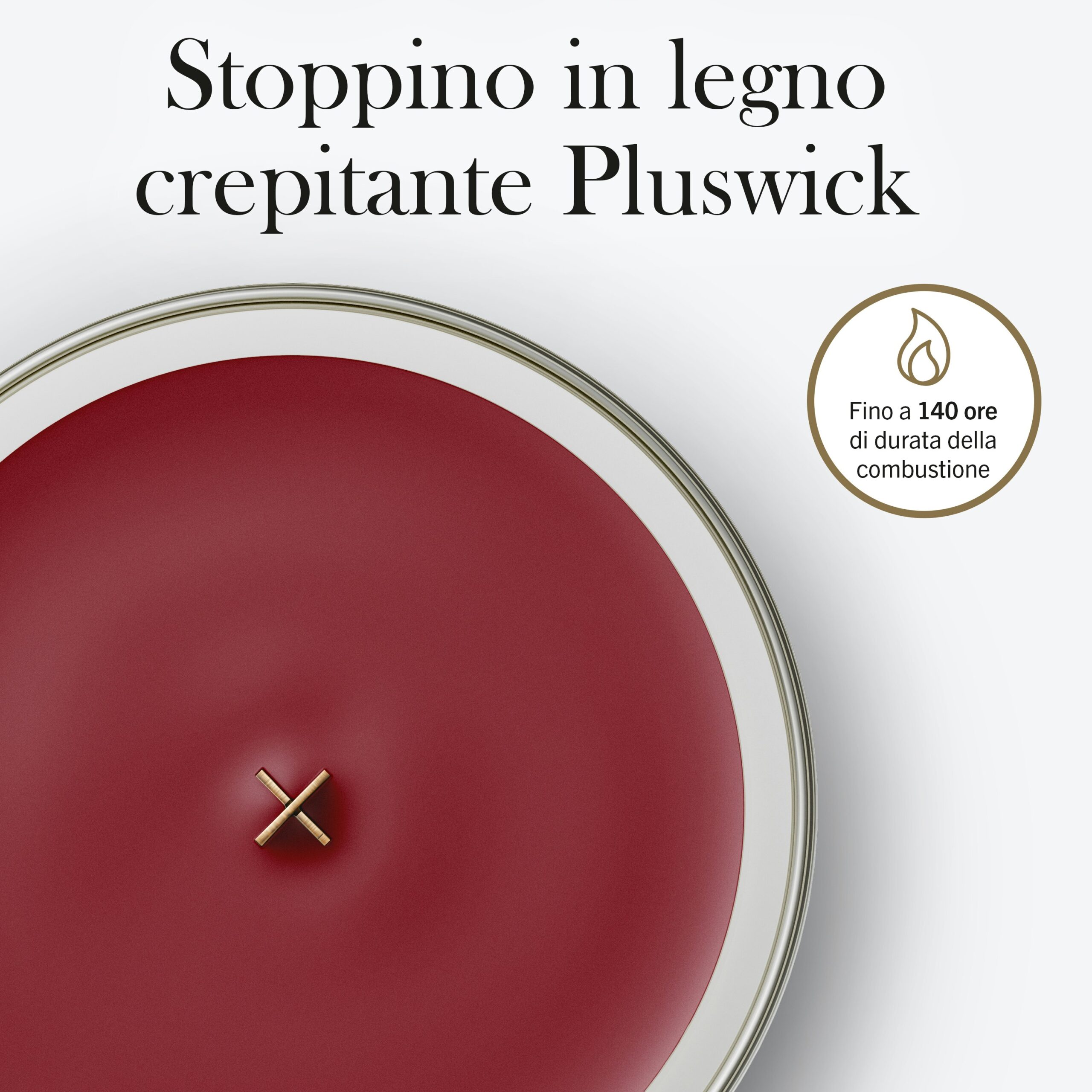 Spiced Blackberry – Candela Grande – Woodwick Giara Grande 3 Una vista dall'alto della candela “Spiced Blackberry - Candela Grande - Woodwick” ne mette in risalto la ricca cera rossa e lo stoppino crepitante Pluswick in legno, racchiusi in un elegante barattolo di vetro. Il testo in italiano sottolinea le 140 ore di autonomia, mentre la fragranza “Spiced Blackberry” crea un’atmosfera calda e accogliente in qualsiasi stanza.