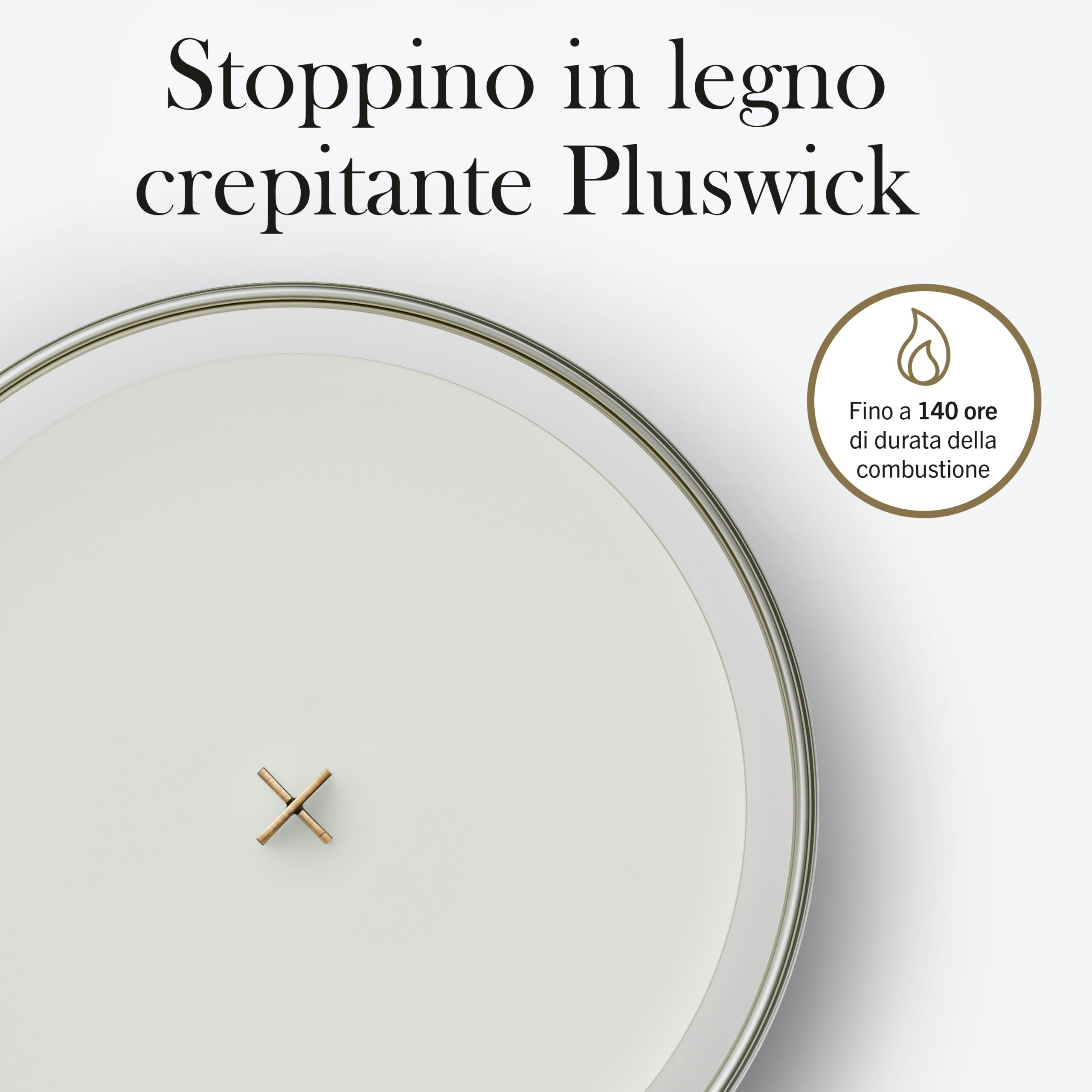 White tea and Jasmine – Candela Grande – WoodWick Giara Grande 3 Vista dall'alto della candela “White Tea and Jasmine - Candela Grande - WoodWick”, una candela bianca dotata dell’esclusivo stoppino in legno Pluswick® a forma di croce che emette un leggero crepitio durante la combustione. Il testo in italiano sopra recita “Stoppino in legno crepitante Pluswick”, mentre un’etichetta sulla destra evidenzia “Fino a 140 ore di durata della combustione”, indicando un’autonomia di combustione fino a 140 ore: perfetta per immergersi nei rilassanti aromi di tè bianco e gelsomino.